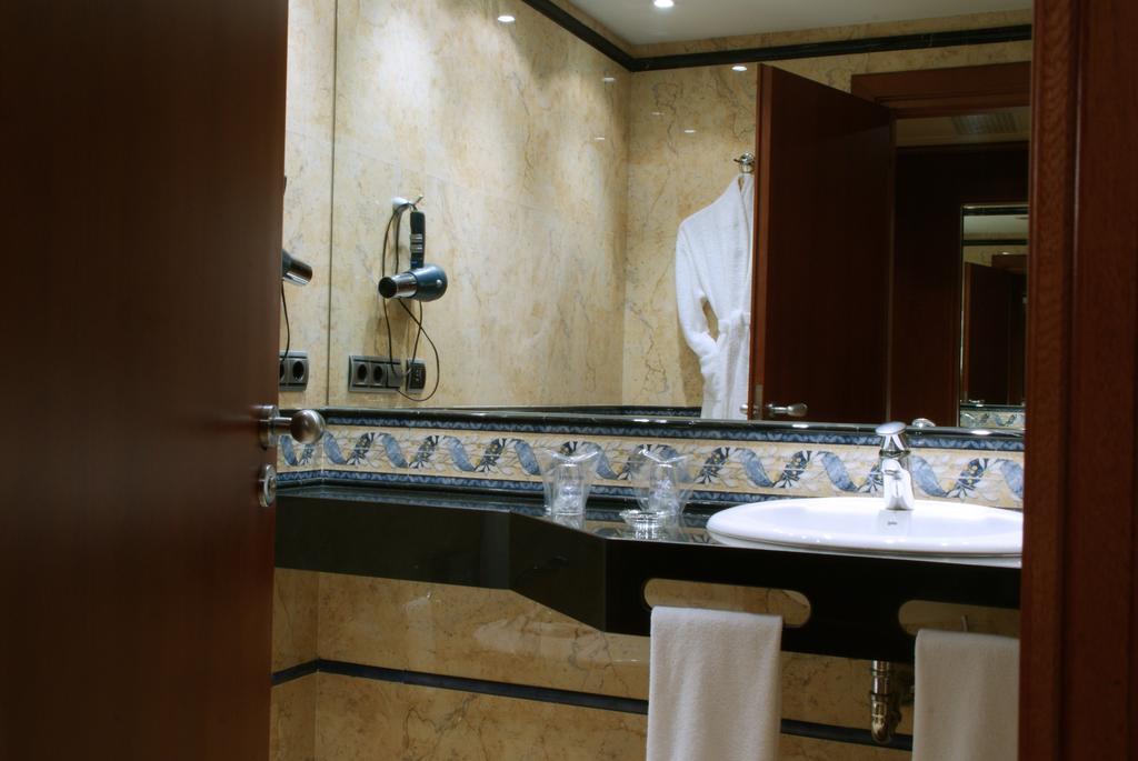 Hotel Amadeus บายาโดลิด ภายนอก รูปภาพ